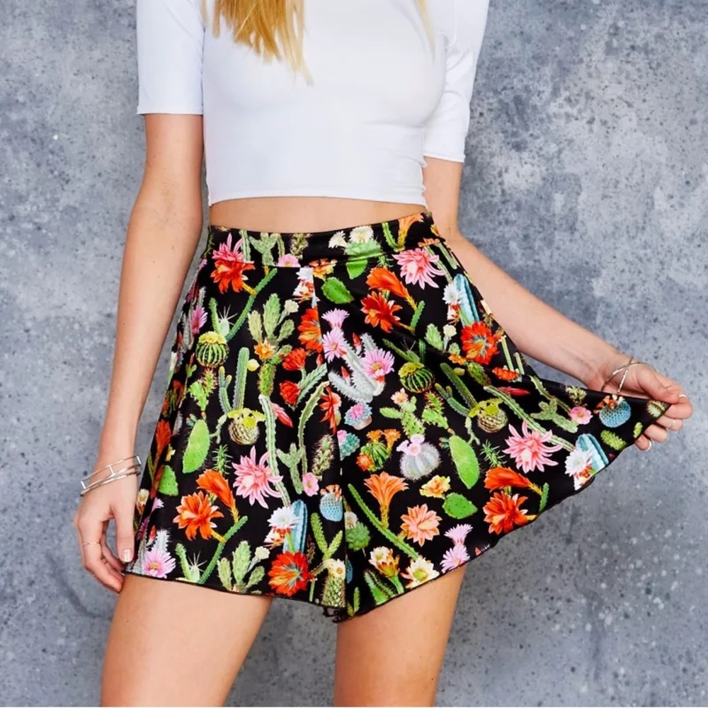 Blackmilk Desert Flower Shiny Shorts, size XL